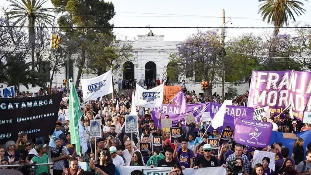 La UNCA se moviliza en defensa de la educación pública y el salario docente