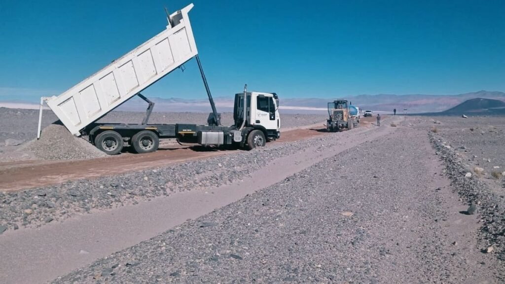 Vialidad avanza con la segunda etapa del camino Chuquisaca