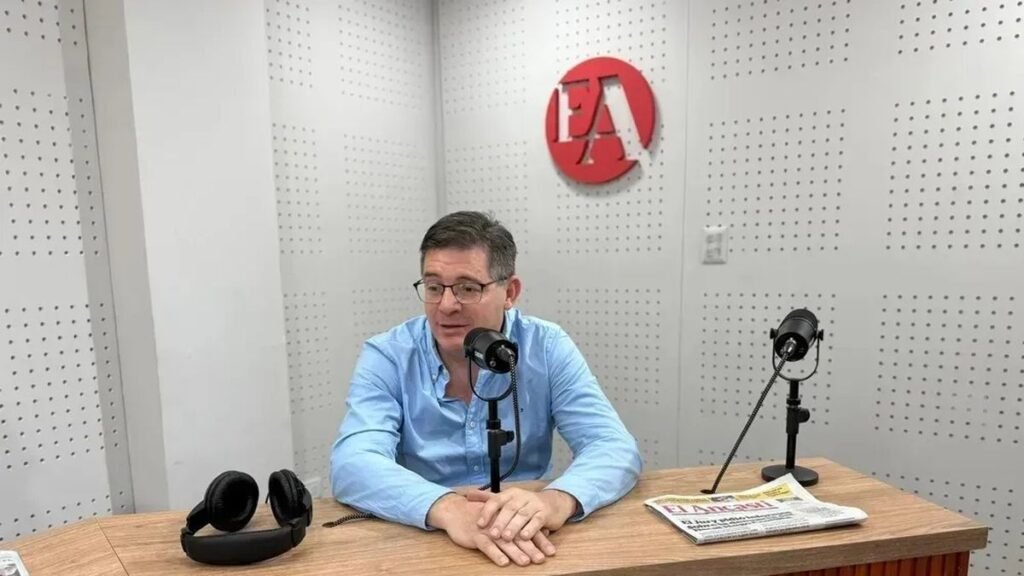 Para Navarro, los errores libertarios facilitarán el regreso del kirchnerismo