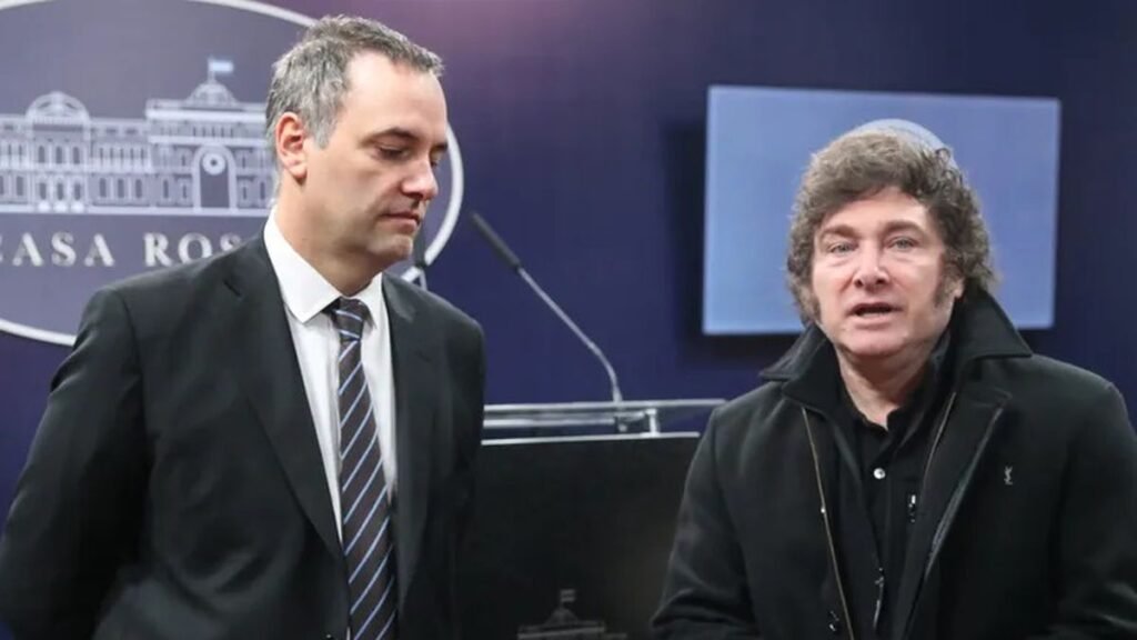 Milei reunió a su Gabinete y ratificó la continuidad  de Manuel Adorni