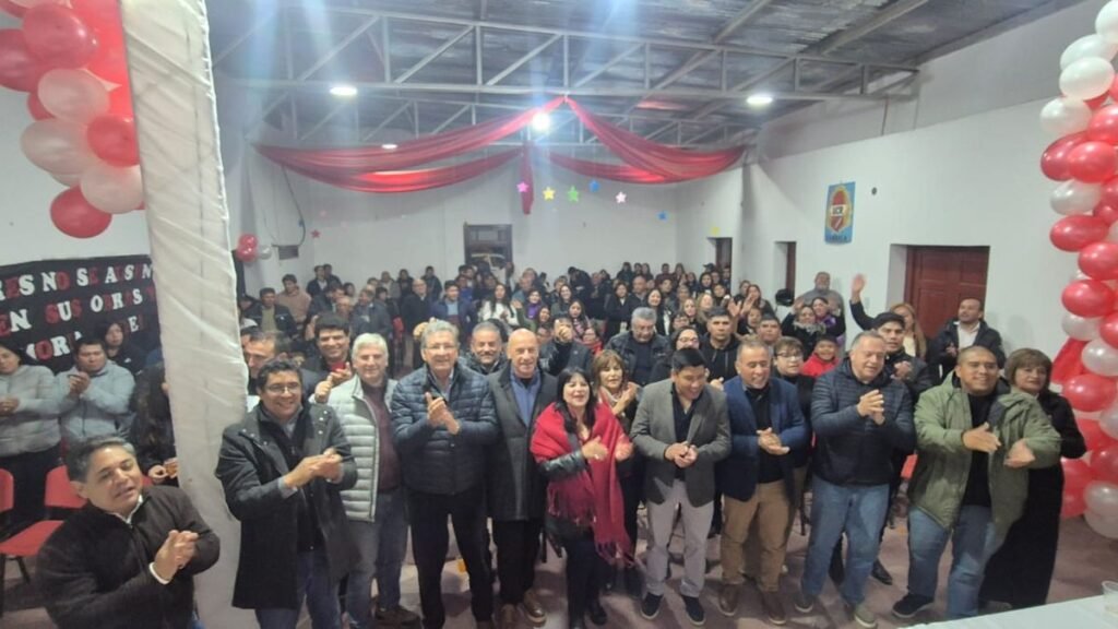 Reapareció Oscar Castillo y reactivó el debate en la UCR
