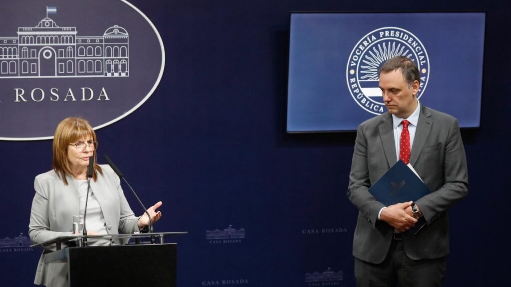 Bullrich le exigió a  Adorni que presente  la declaración jurada