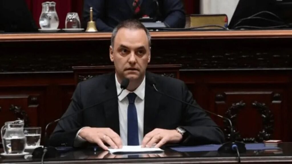 Rechazaron detener a Adorni por falta de “riesgo real o grave”