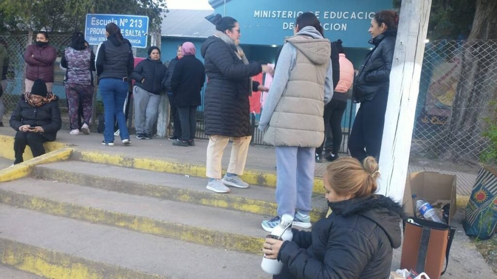 Continúa la toma de la escuela de San Pedro por reclamos edilicios y falta de personal