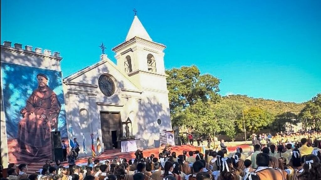 Más de 200 estudiantes prometieron Lealtad a la Constitución en Piedra Blanca