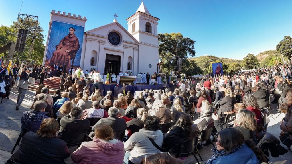 Miles de fieles acompañaron  el Bicentenario del Beato Mamerto Esquiú