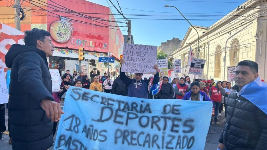 Protestas en San Martín y Salta durante la apertura de sesiones ordinarias