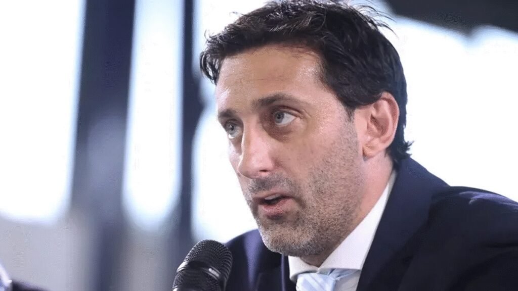 Racing ya analiza reemplazantes para Costas