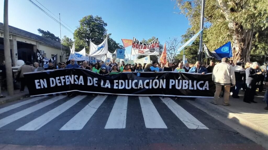 Una marea en medio de la tempestad. Apuntes sobre la marcha universitaria