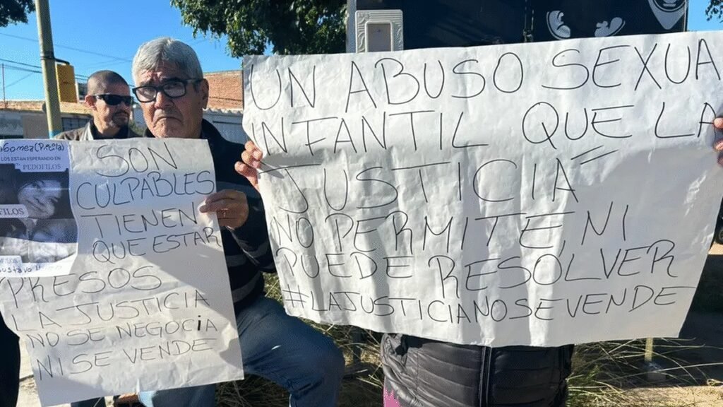 Piden fianza y monitoreo electrónico para los padrinos acusados de abuso