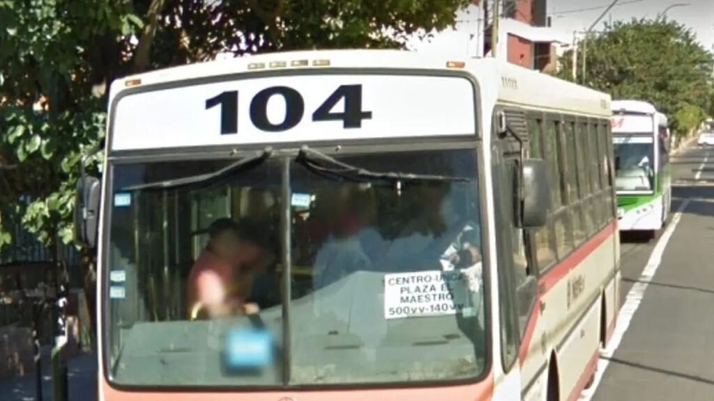 Transporte intimó a la empresa El Nene por interrupción del servicio de la Línea 104 Transporte intimó a la empresa El Nene por interrupción del servicio de la Línea 104