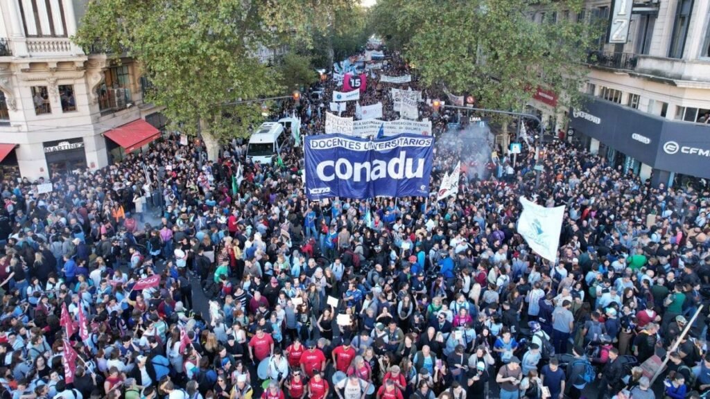 Docentes universitarios convocan a otra semana de paro contra el ajuste de Milei