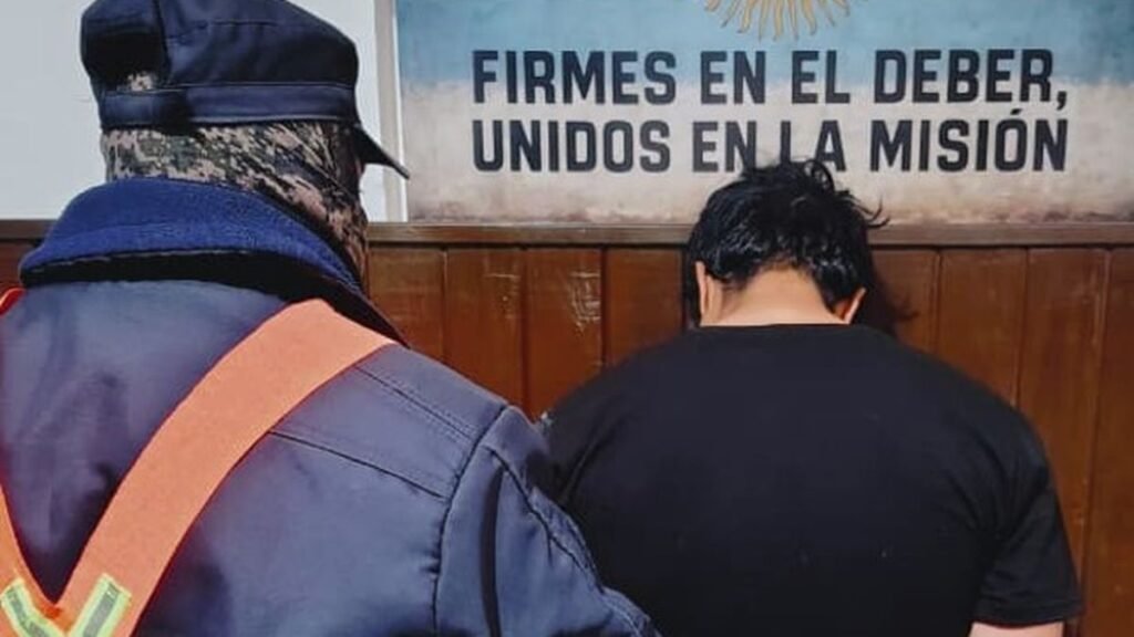 Aprehendieron a un hombre acusado de violar una restricción y agredir a su expareja