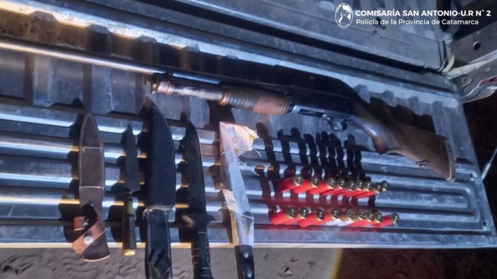 Secuestran una escopeta y armas blancas en un control vehicular
