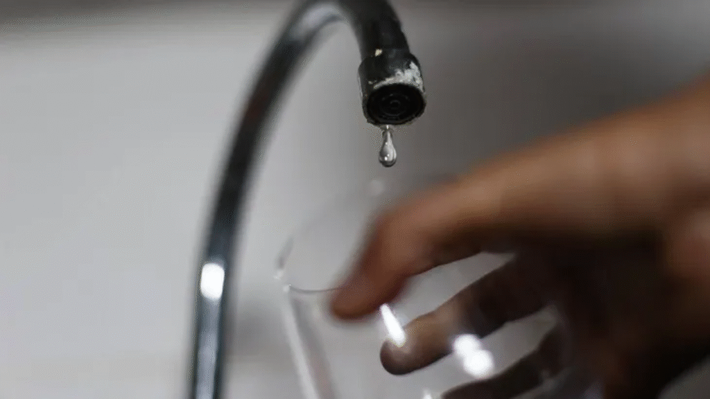 Rotura en acueducto provoca cortes de agua y tránsito en el Valle Central