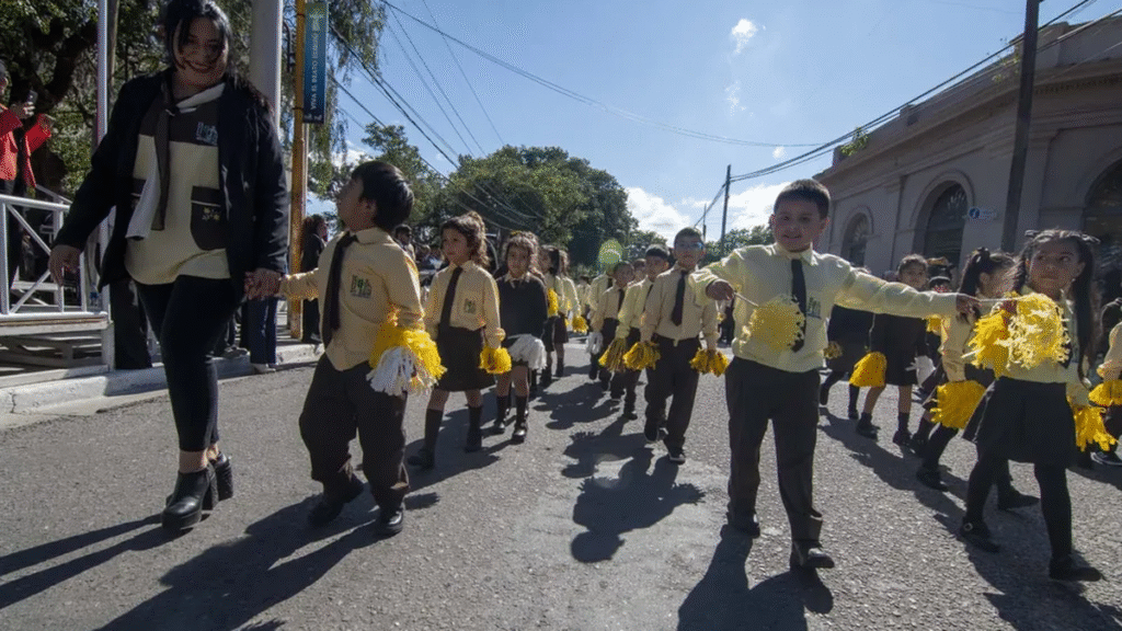 Desfile y acto cívico central por el Beato
