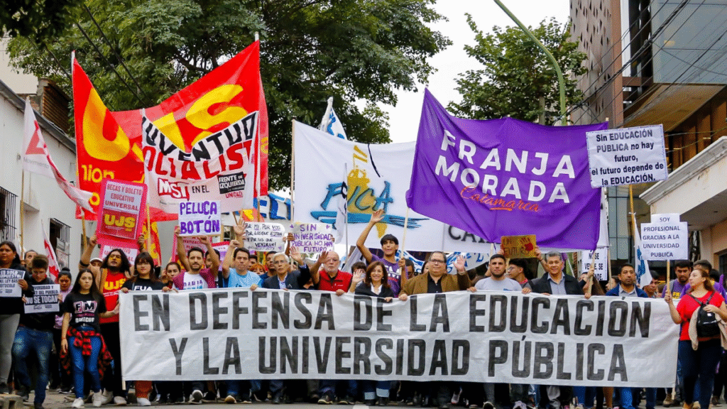 Docentes universitarios perdieron el equivalente a ocho salarios desde la llegada de Milei