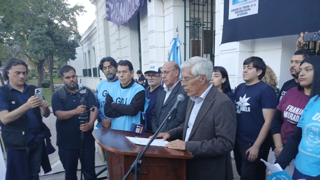 “La universidad pública se defiende”: el duro documento que leyó Arellano ante una multitud