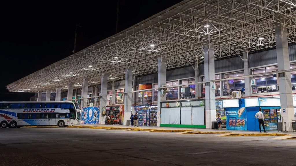 Vecinos de la Ruta 4 reclaman por la baja frecuencia de colectivos y el boleto por discapacidad