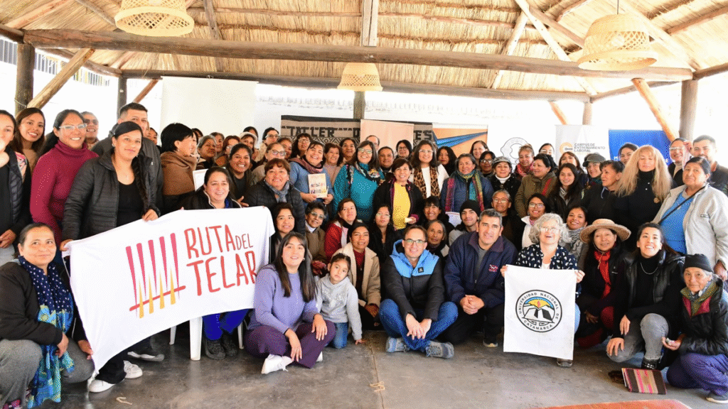 Importante convocatoria en talleres de teñido textil con pigmentos naturales