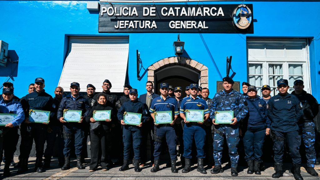 Distinguieron a nueve policías por salvar la vida de bebés y una mujer en distintos hechos