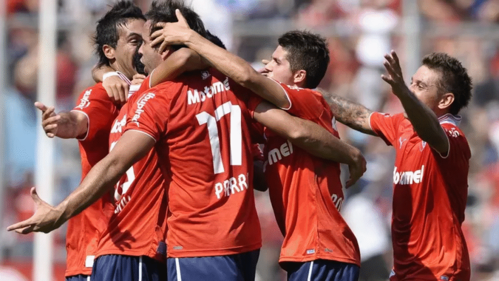 Detuvieron a dos exjugadores de Independiente por un cruce con la policía luego de un control de tránsito