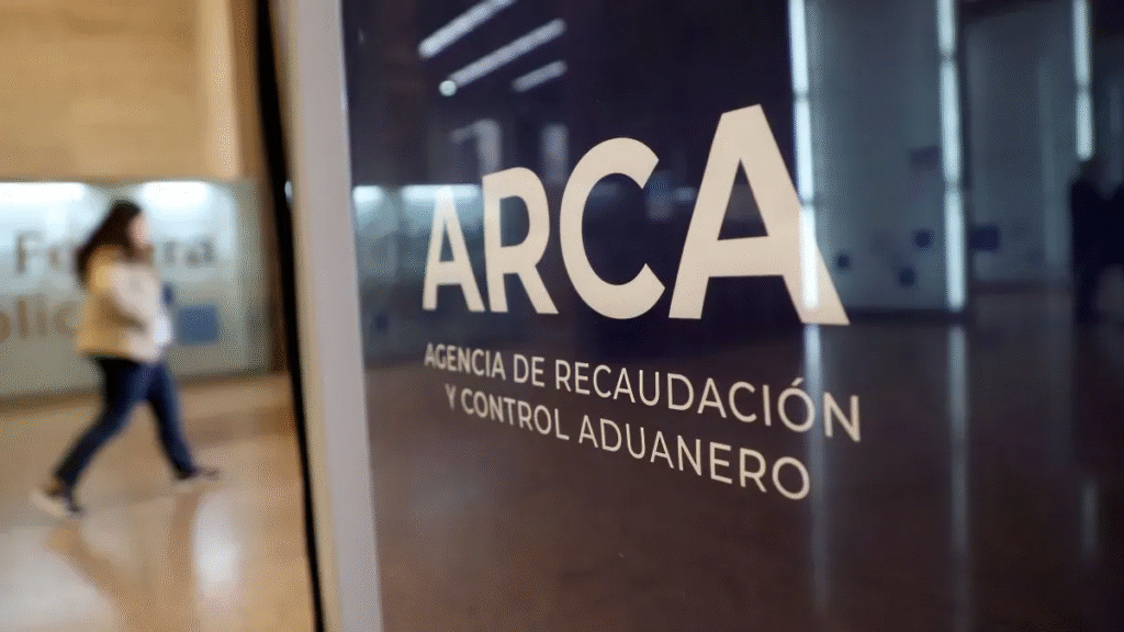 Acomodos libertarios: polémica en la ARCA por 246 ascensos a dedo