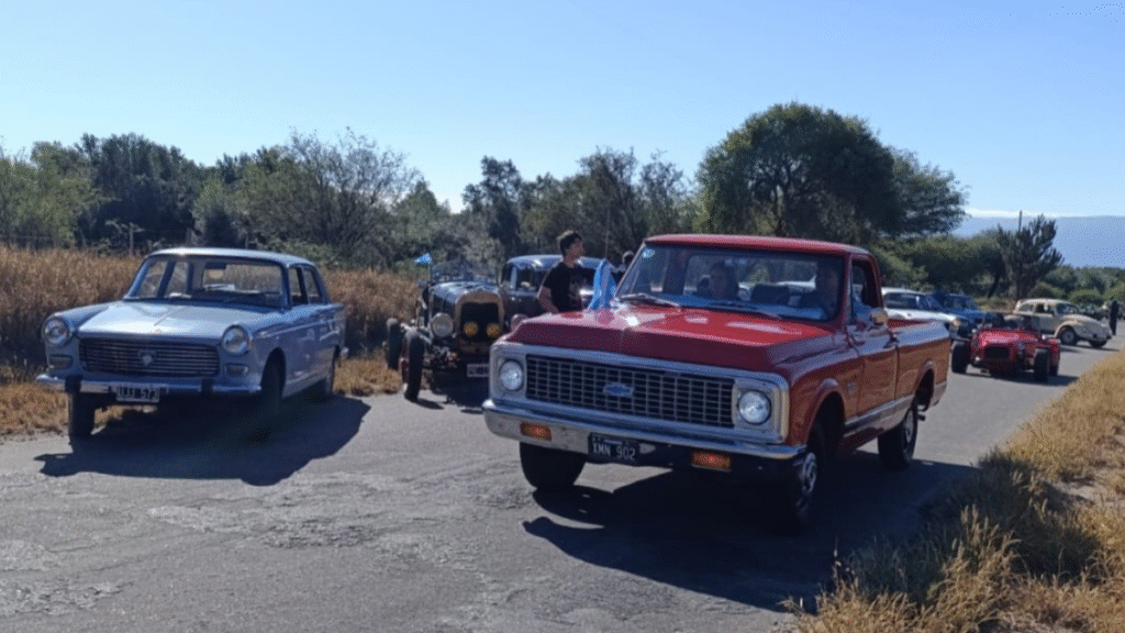 Paseo Patrio en Autos Clásicos