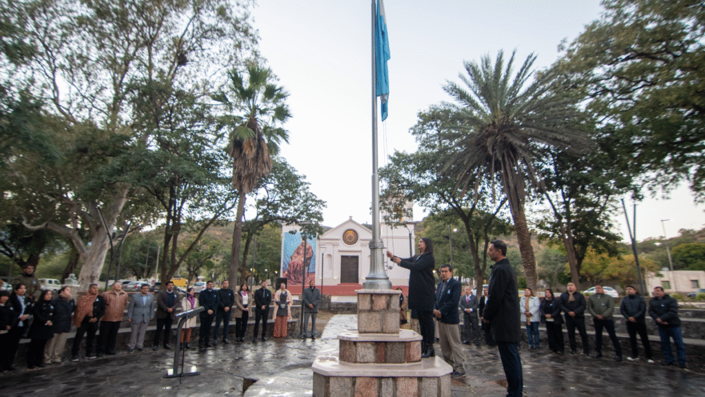 Fray Mamerto Esquiú rindió un cálido homenaje a la Patria en la plaza de San José