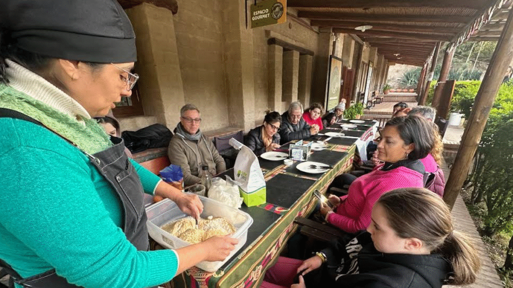 Turistas disfrutaron de la historia y la gastronomía nativa en el Pueblo Perdido