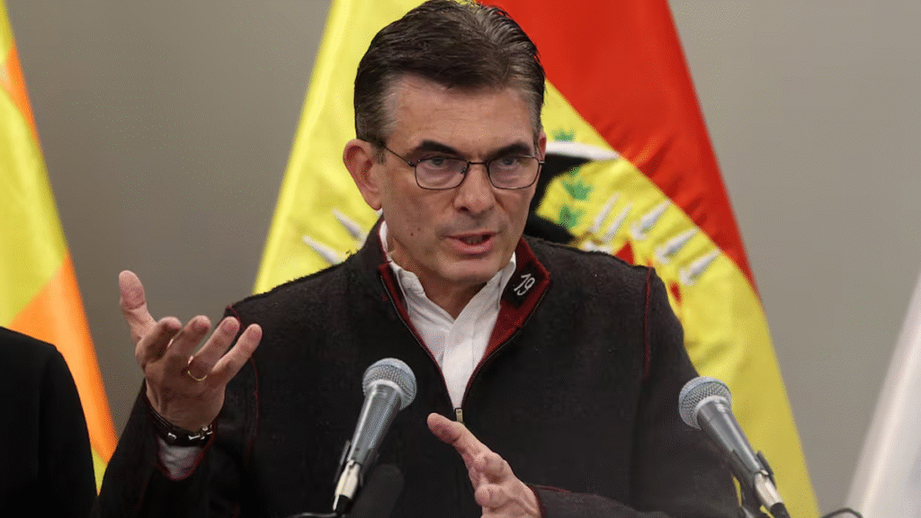 Acorralado por el estallido social, el presidente de Bolivia redujo a la mitad su sueldo y el de sus ministros