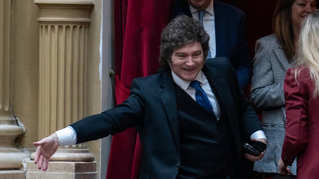 Siguen las malas noticias para el oficialismo: el 64% de los argentinos califica de forma negativa la gestión de Milei