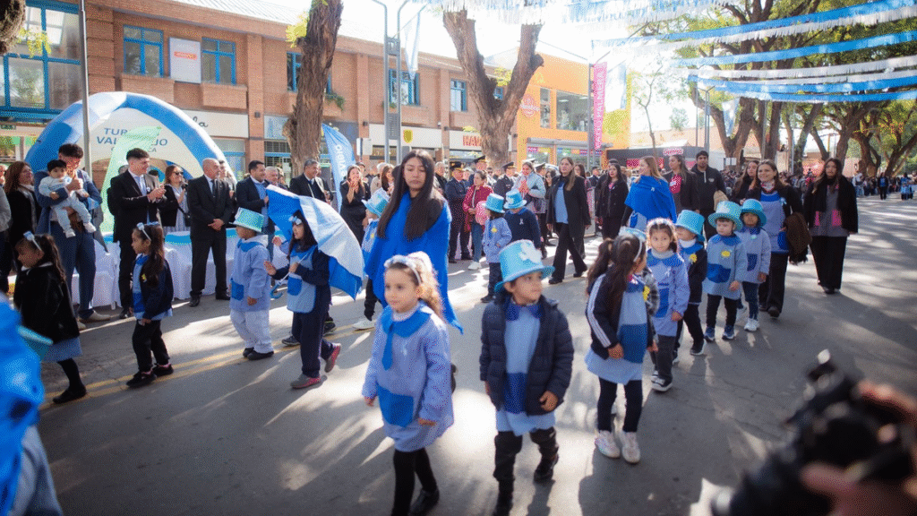 Valle Viejo conmemoró el 216° aniversario de la Revolución de Mayo Valle Viejo conmemoró el 216° aniversario de la Revolución de Mayo