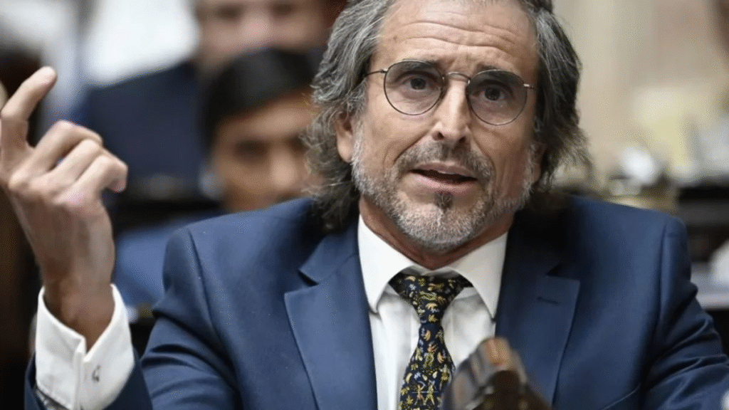 Benegas Lynch apuntó contra García Cuerva: “Militan con sotana el regreso del peronismo”