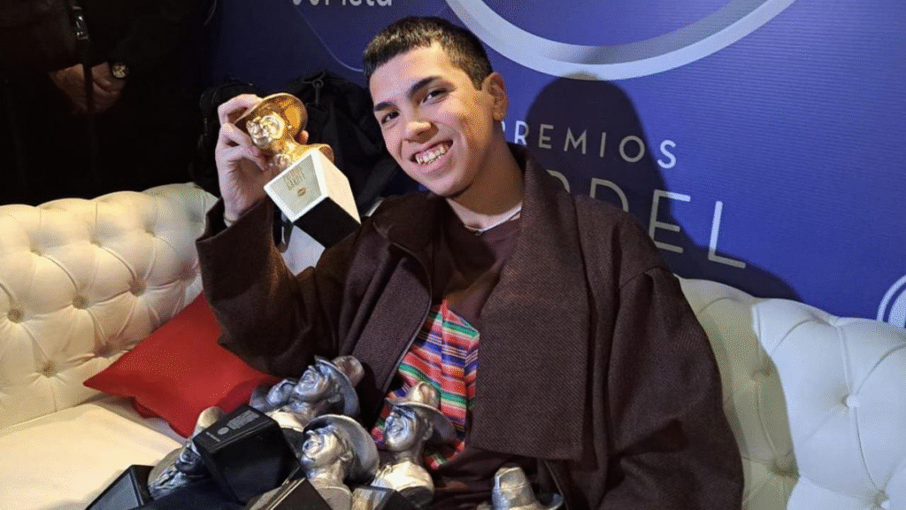 Quién es Milo J, el joven que hizo historia y ganó el Gardel de Oro con apenas 19 años Quién es Milo J, el joven que hizo historia y ganó el Gardel de Oro con apenas 19 años