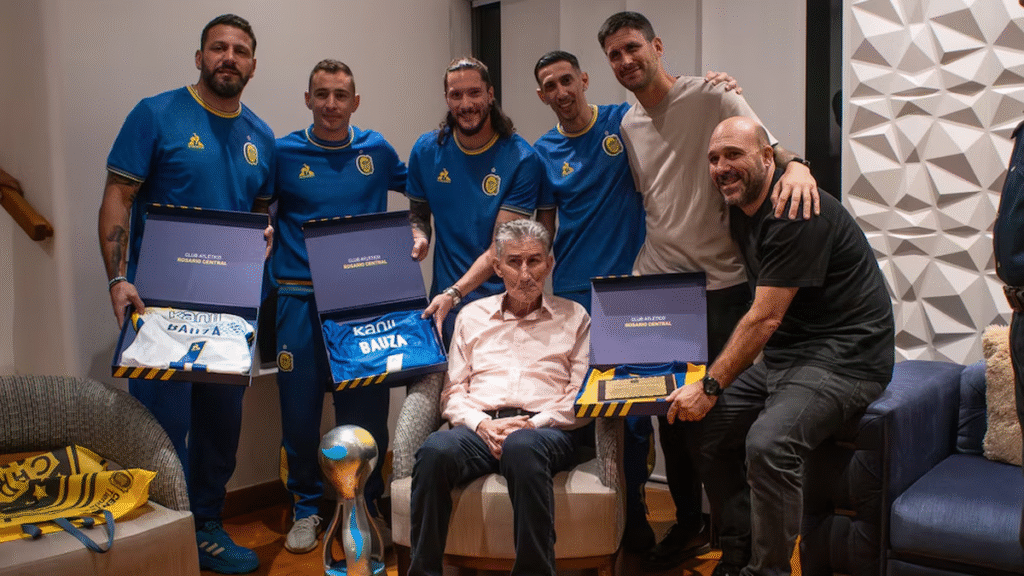 El emotivo encuentro del plantel de Rosario Central con el Patón Bauza