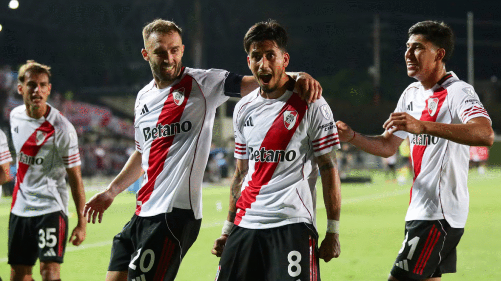 River goleó 3 a 0 a Blooming y clasificó a los octavos de final