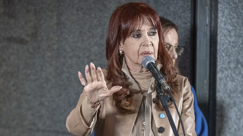 La Justicia confirmó el decomiso de bienes de Cristina Kirchner y avanzará sobre propiedades de sus hijos y de Lázaro Báez La Justicia confirmó el decomiso de bienes de Cristina Kirchner y avanzará sobre propiedades de sus hijos y de Lázaro Báez