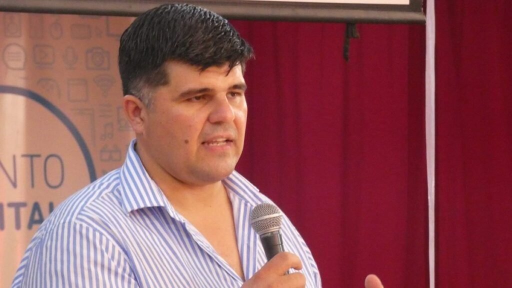 Cruce entre Romero y Carletta por la situación salarial en Icaño