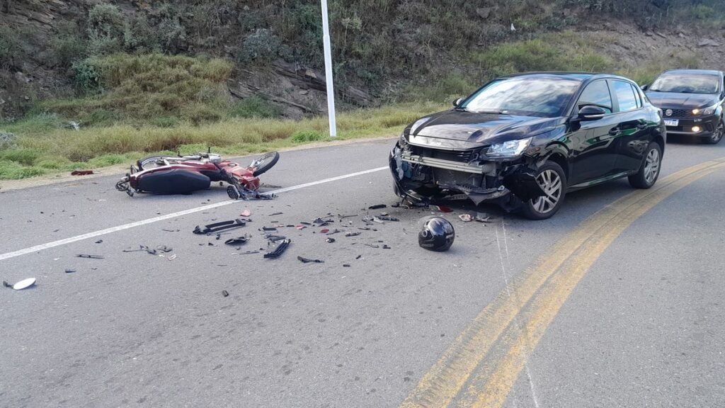 Choque frontal en la Quebrada de Moreira dejó a un motociclista hospitalizado