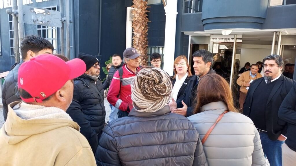 Playeros increparon a Figueroa por el proyecto de los estacionamientos
