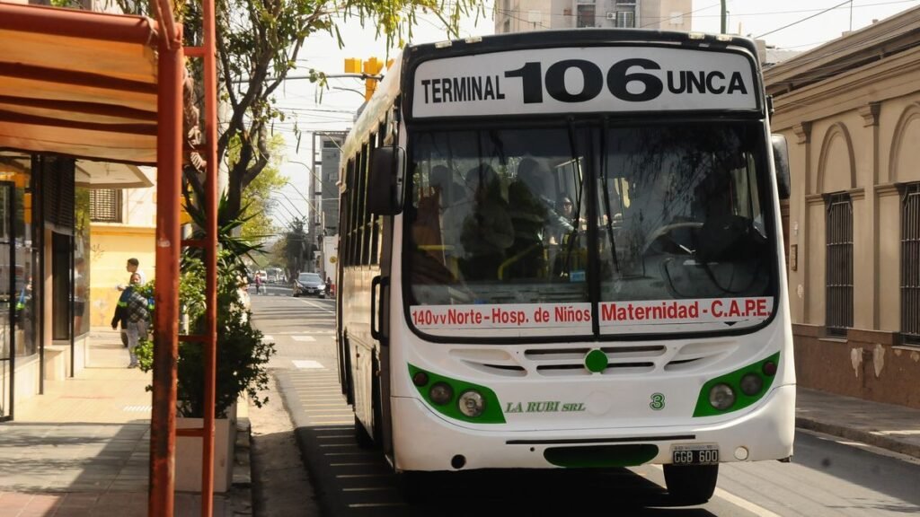 A partir de hoy, el boleto de colectivo cuesta .600