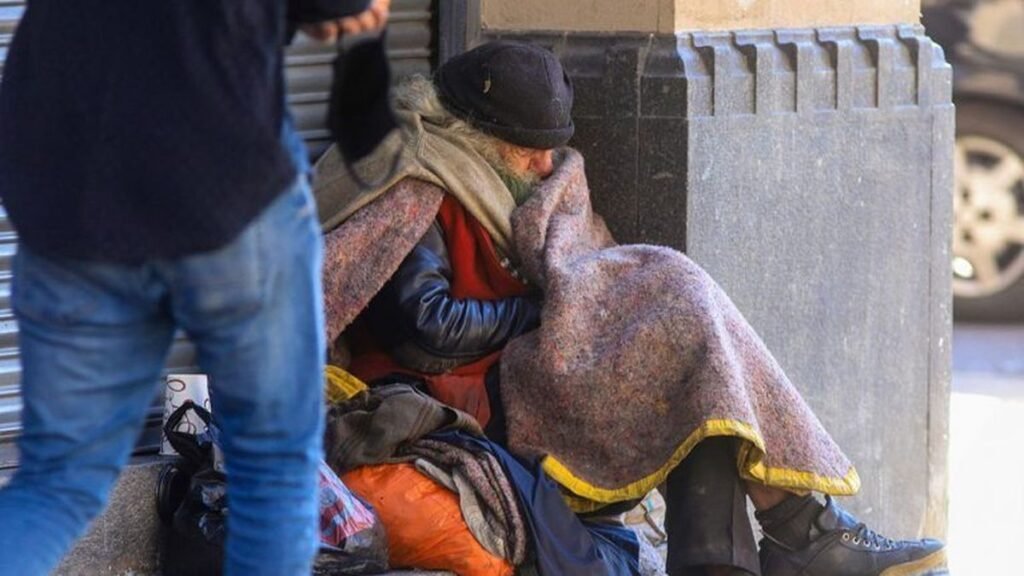 Cáritas advierte que crecen los casos de personas sin abrigo ni contención