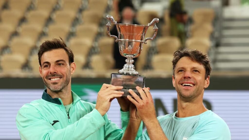 Zeballos se quedó con  el título en dobles