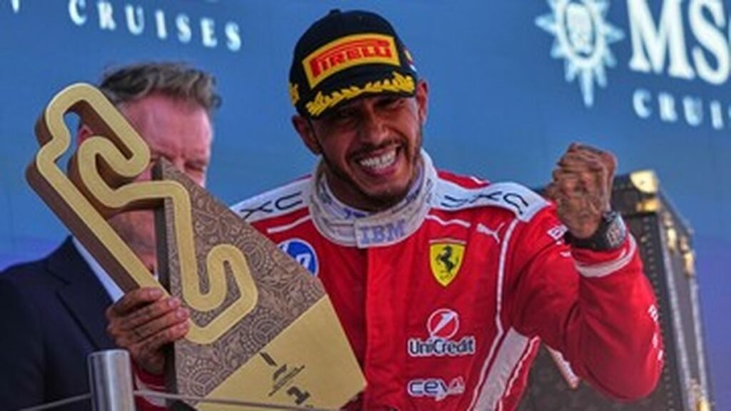 A los 41 años, Lewis Hamilton logra su primer triunfo con Ferrari