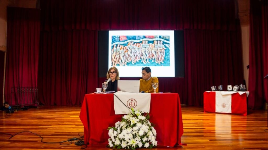 “La poesía se escribe con  el cuerpo, no con la razón”