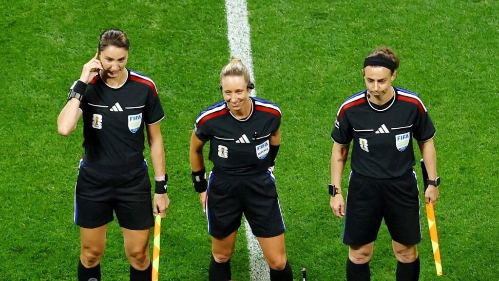 Pimera terna arbitral femenina Pimera terna arbitral femenina