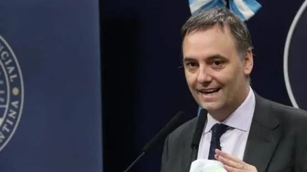 Movimiento en el Congreso para tratar  de destituir a Adorni