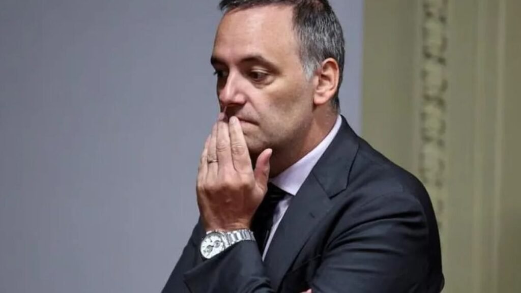 Adorni puso fecha límite para su DD.JJ.