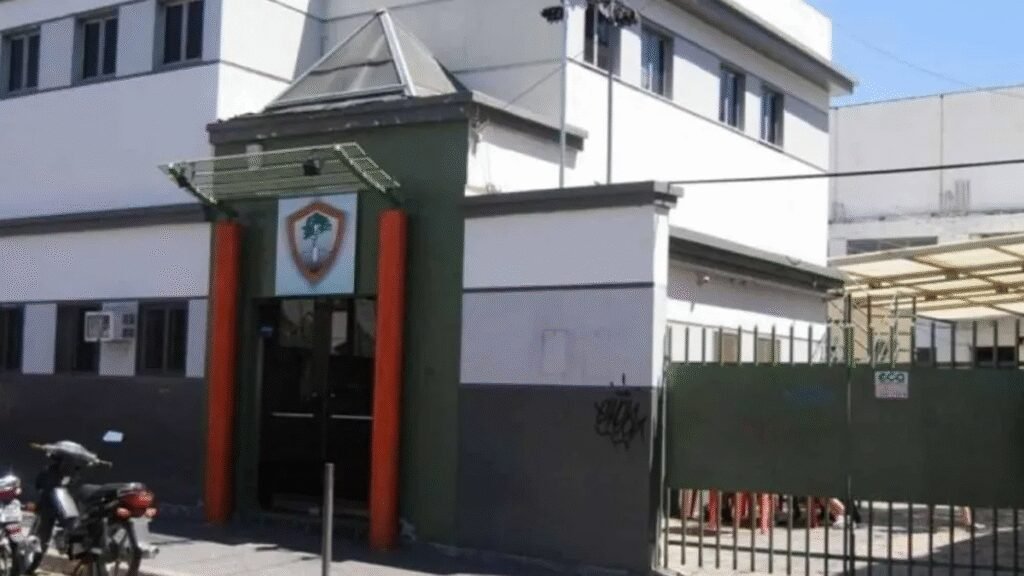 Educación interviene tras el caso del alumno filmado con un arma en un colegio privado Educación interviene tras el caso del alumno filmado con un arma en un colegio privado